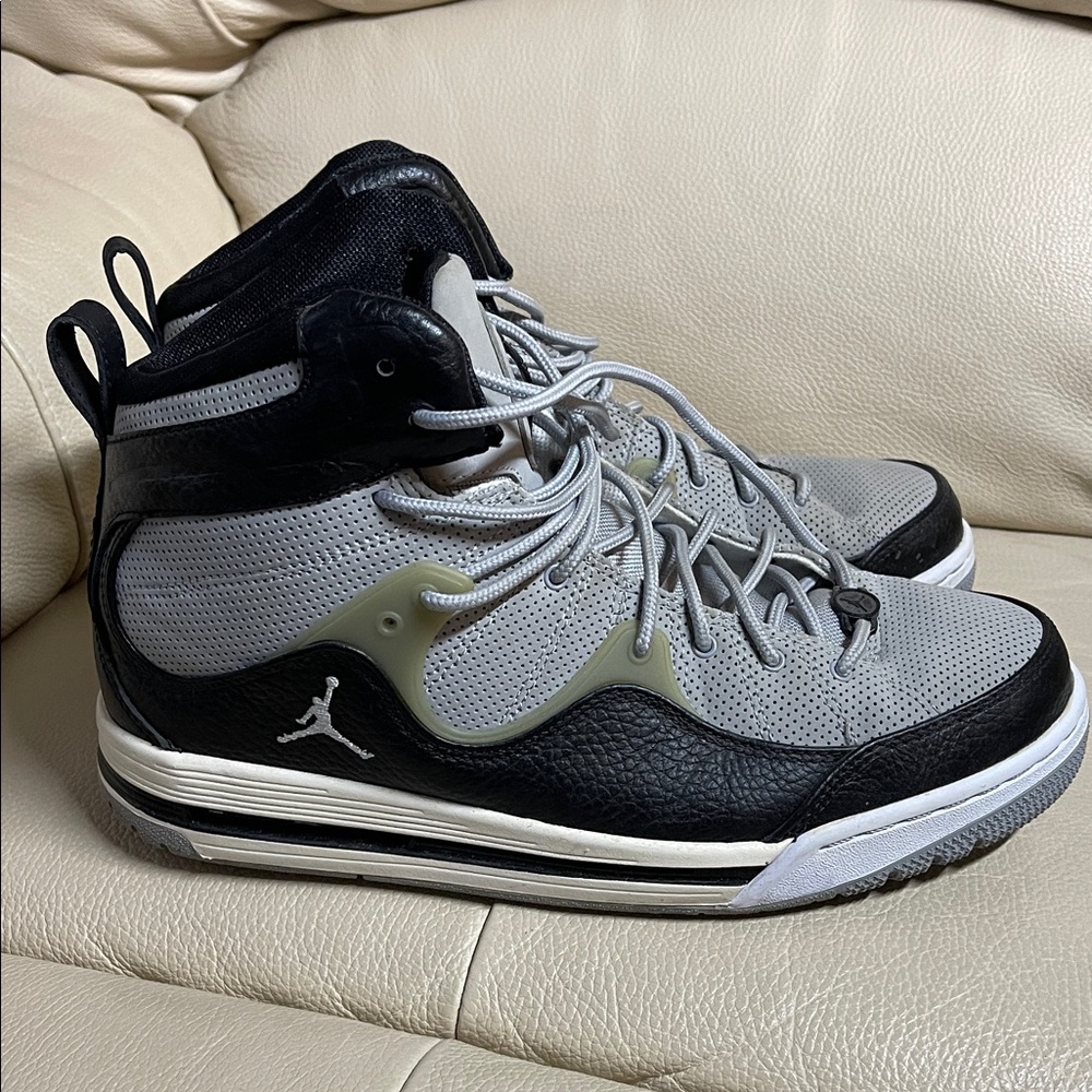 Air Jordan Flight TR 97 sneakers in a Light Graphite/White/Wolf Grey colorway